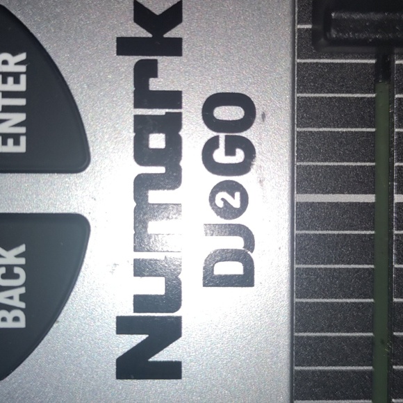 Numark DJ²GO - Picture 2 of 8